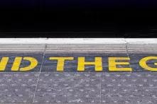 Mind the gap - free right image