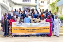 photo de groupe des participant.es au forum national sur la transition énergétique au Sénégal