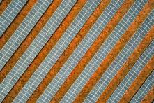 champ de panneaux photovoltaïque 