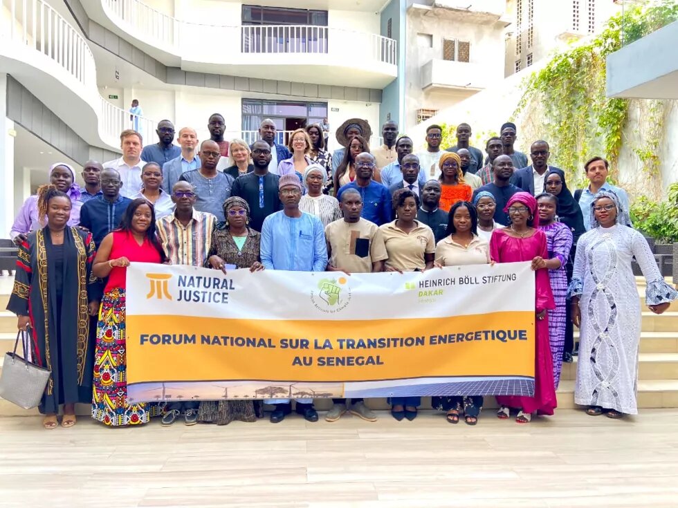 photo de groupe des participant.es au forum national sur la transition énergétique au Sénégal